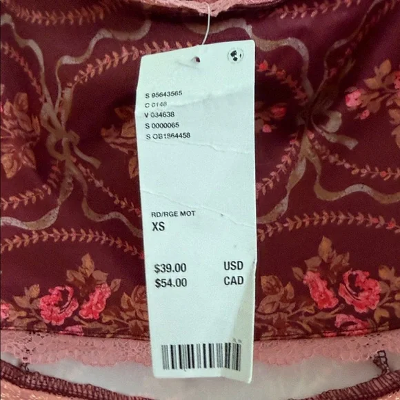 Kimchi Blue Urban
Outfitters Farrah Halter Tank - Picture 4 of 4